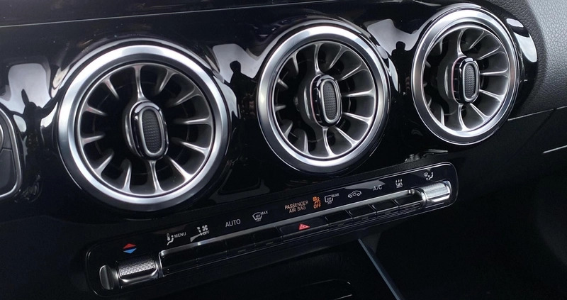 Mercedes-Benz EQA cena 258599 przebieg: 5, rok produkcji 2024 z Piaseczno małe 301